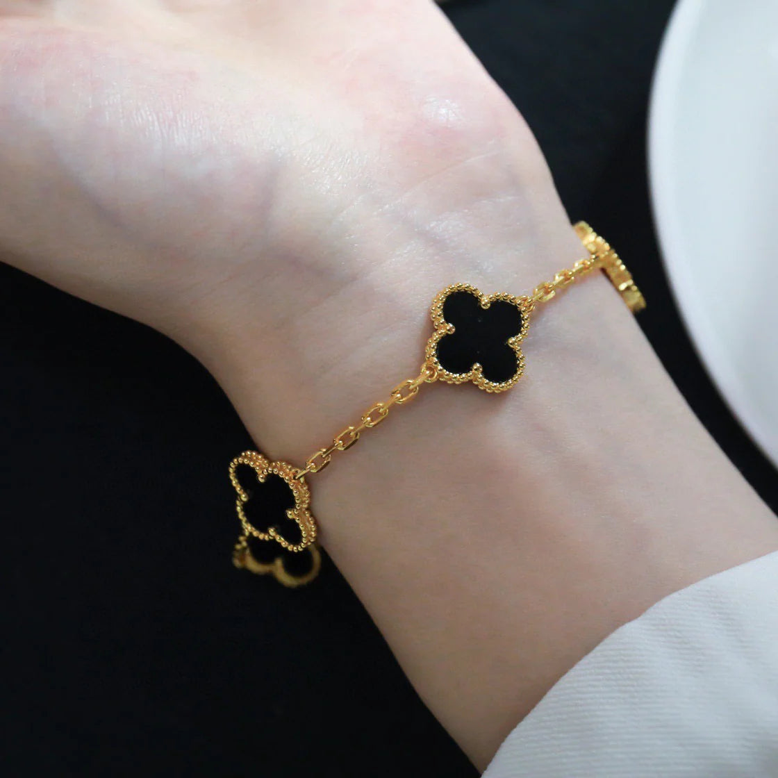 [Aetheris]LUCKY CLOVER 5-MOTIV-ARMBAND – BLACK ONYX KOLLEKTION