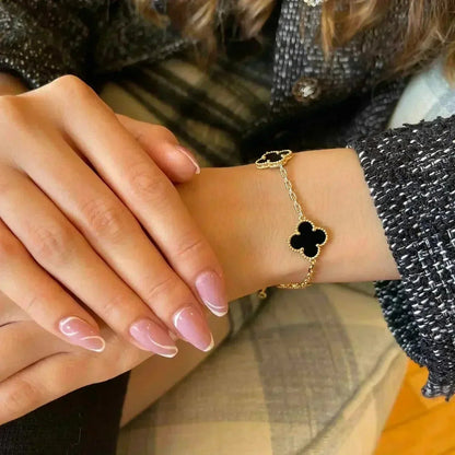 [Aetheris]LUCKY CLOVER 5-MOTIV-ARMBAND – BLACK ONYX KOLLEKTION