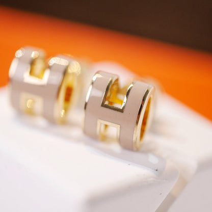 [Aetheris]MINI POP H GOLD EARRINGS GREY