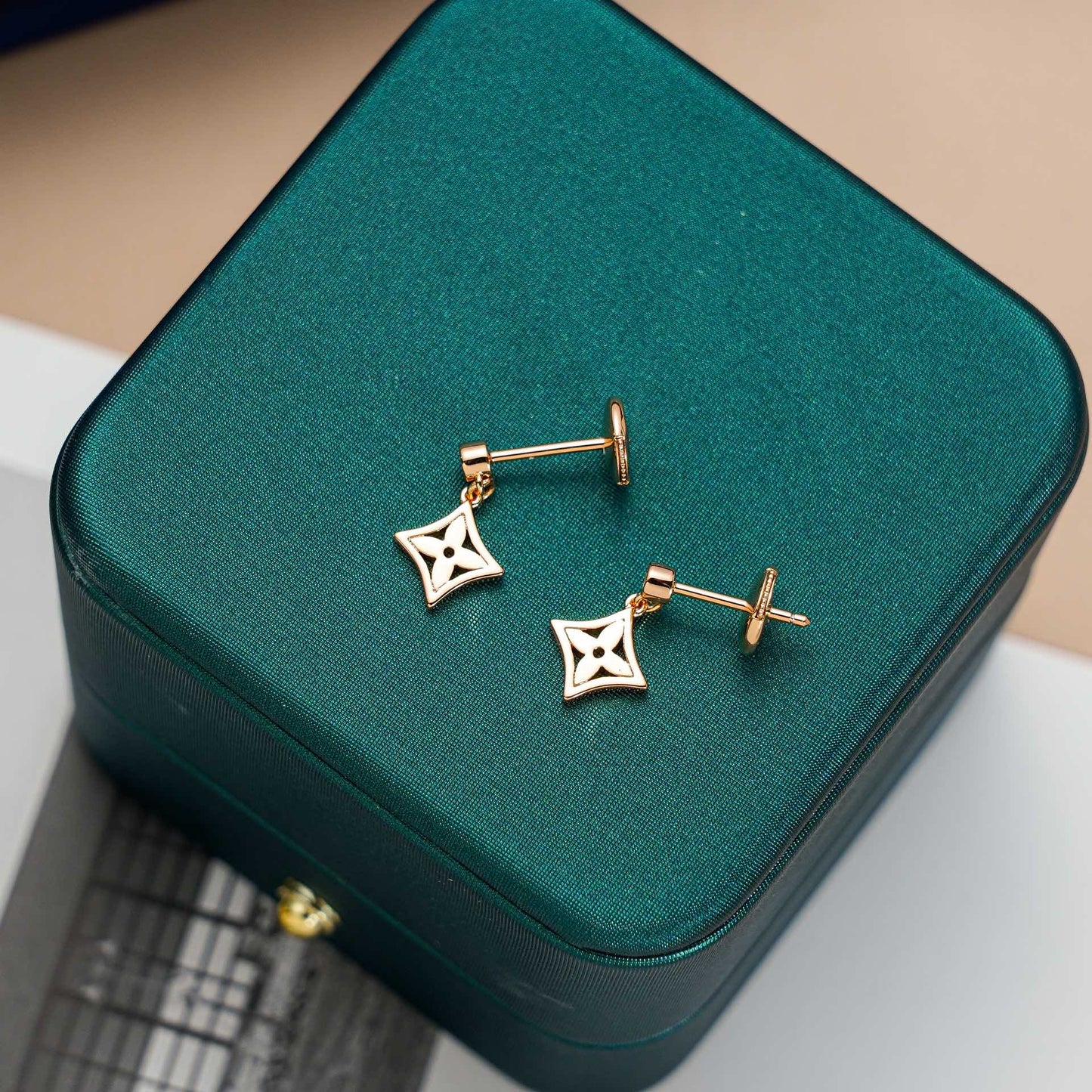 [Aetheris]STAR EARRINGS GOLD