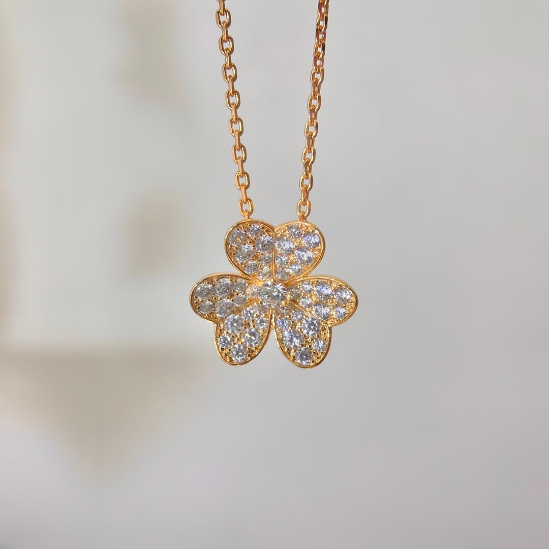 Aetheris]PAVÉ DIAMOND FLOWER CHARM NECKLACE