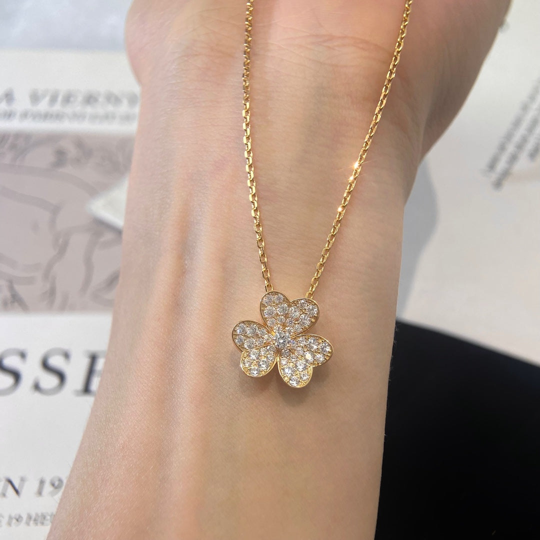 Aetheris]PAVÉ DIAMOND FLOWER CHARM NECKLACE