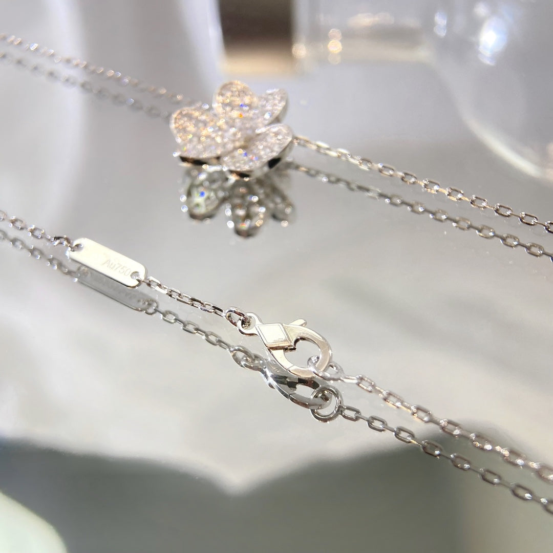 Aetheris]PAVÉ DIAMOND FLOWER CHARM NECKLACE