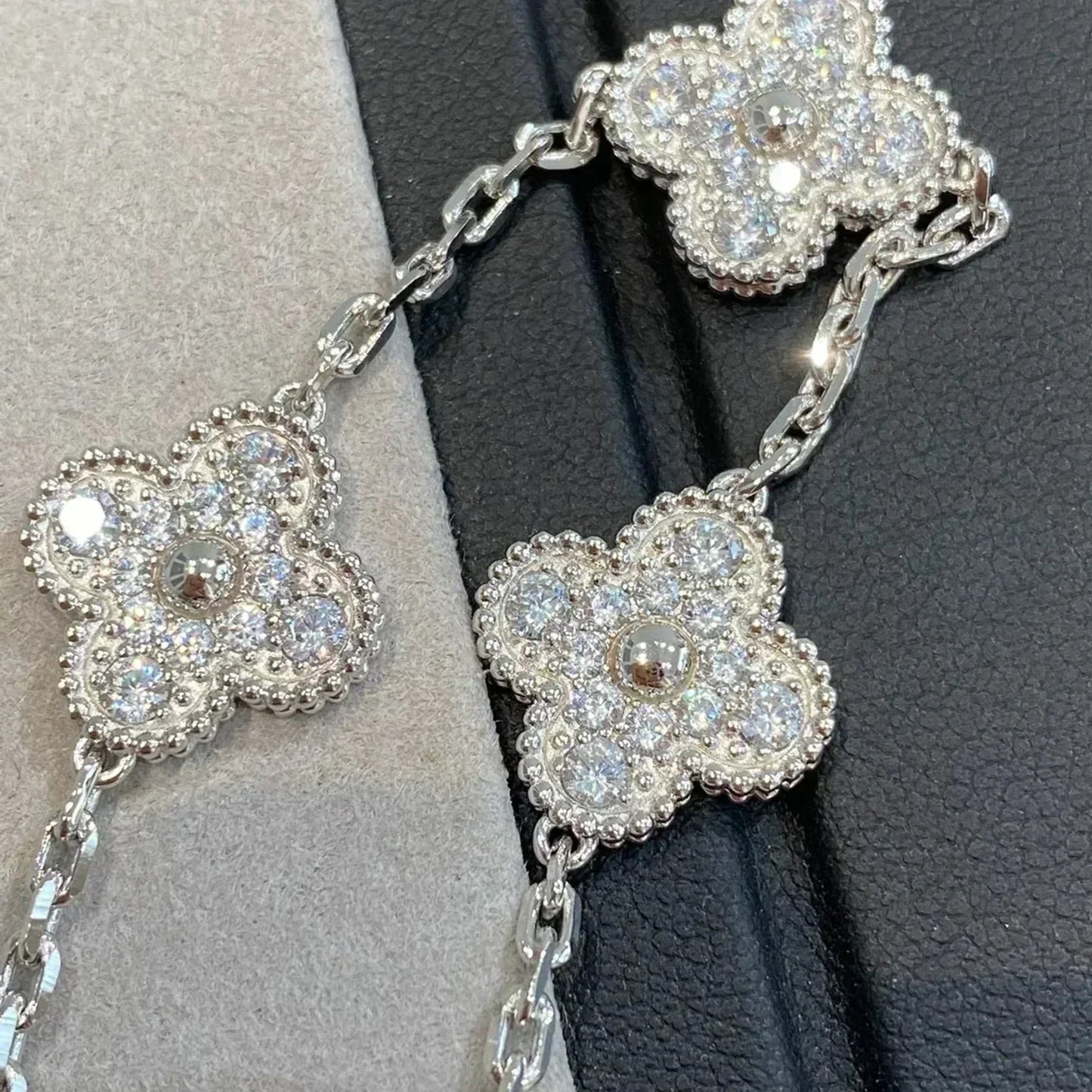 [Aetheris]LUCKY CLOVER 5-MOTIF BRACELET - VOLL-DIAMANT