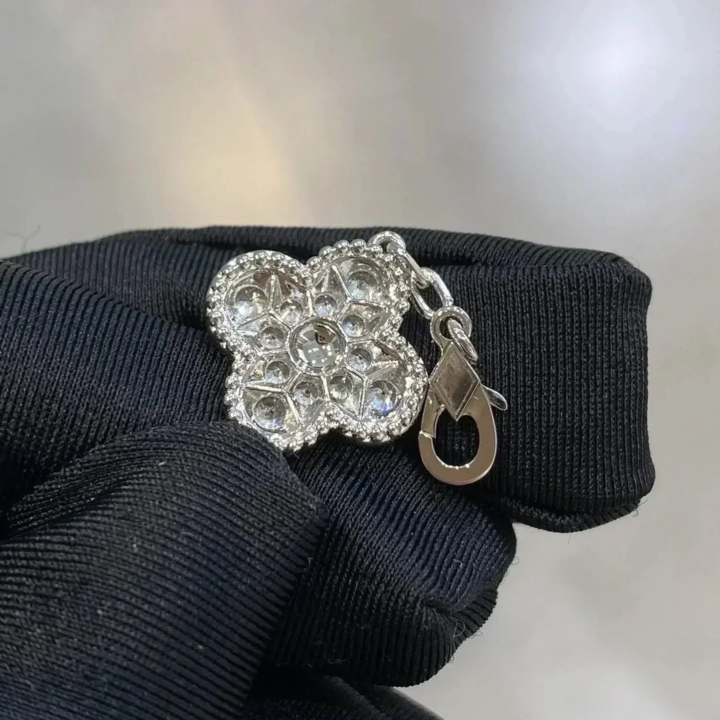 [Aetheris]LUCKY CLOVER 5-MOTIF BRACELET - VOLL-DIAMANT
