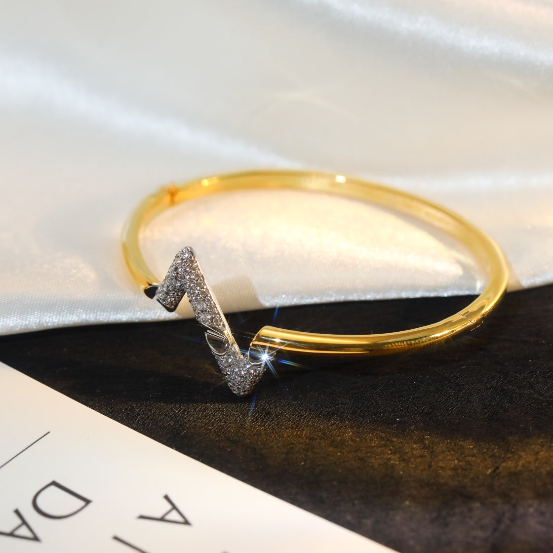 [Aetheris]VOLTE UPSITE DOWN GOLD DIAMOND BRACELET