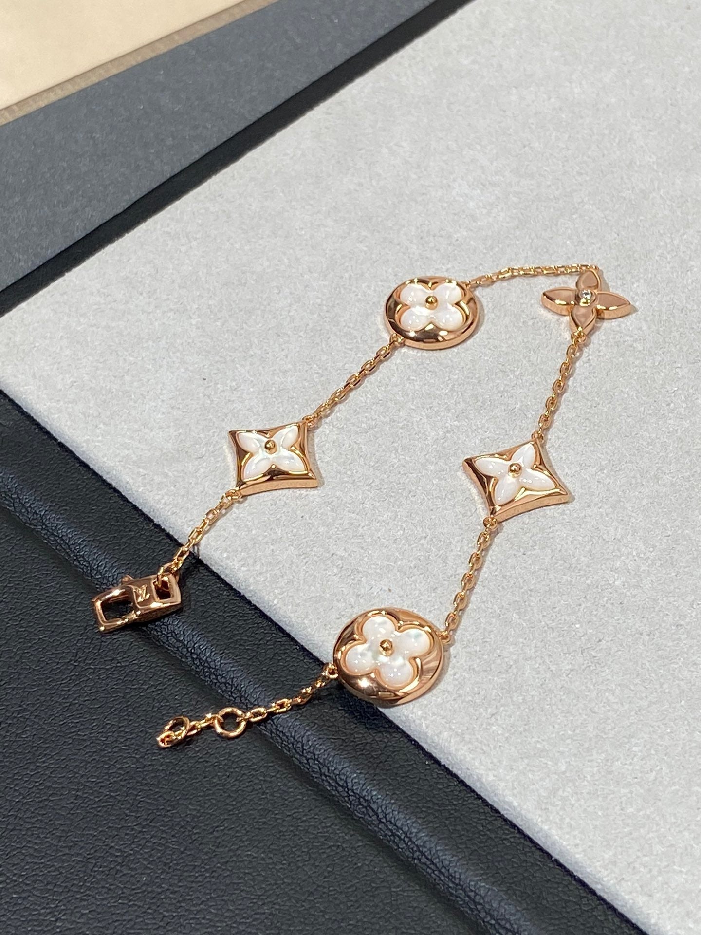 [Aetheris]STAR AND SUN 5 MOTIF MOP ROSE GOLD BRACELET