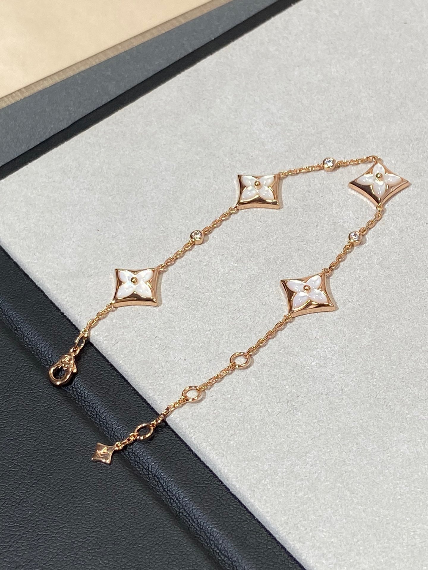[Aetheris]STAR 4 MOTIF MOP DIAMOND ROSE GOLD BRACELET