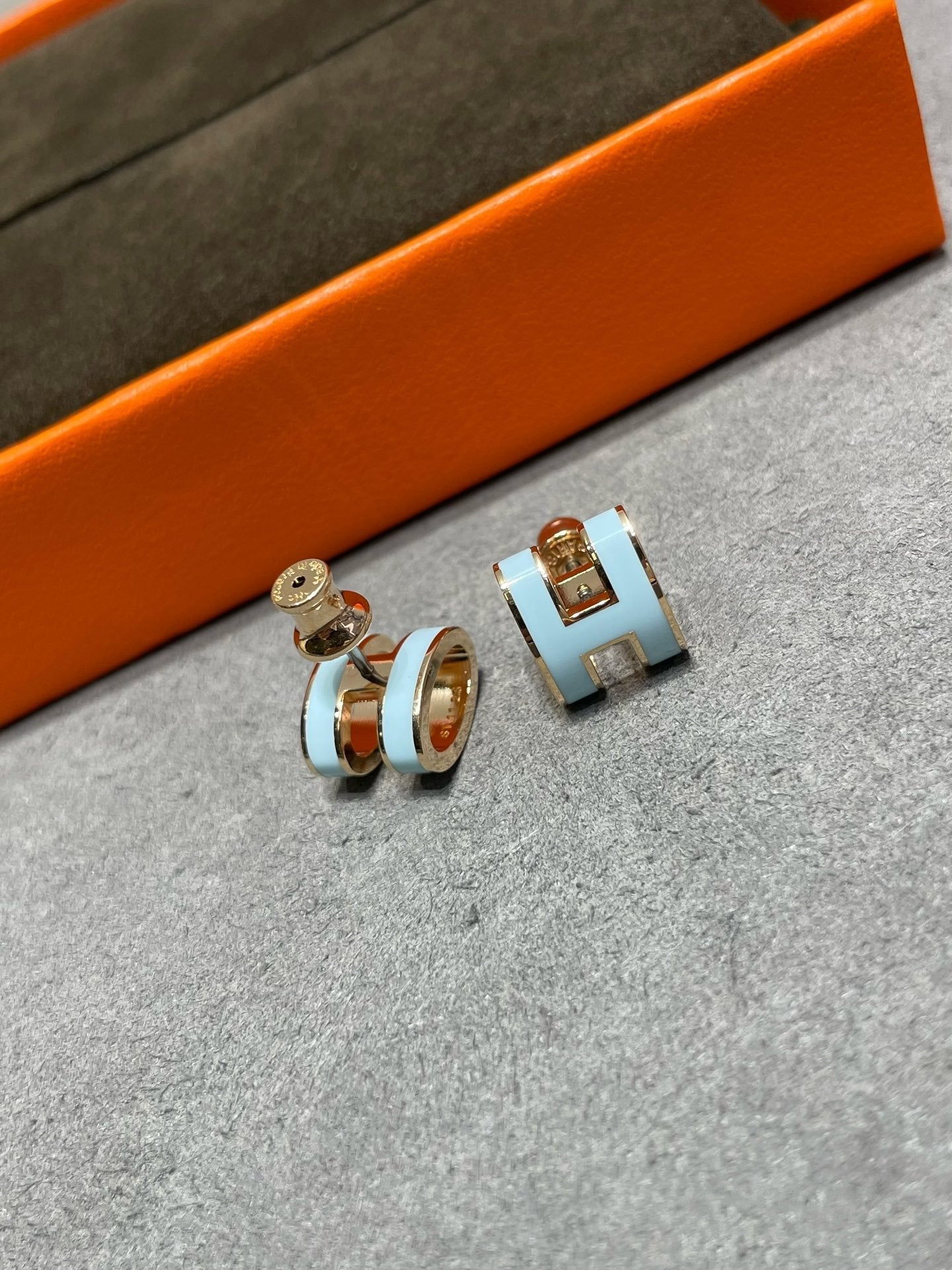 [Aetheris]POP H SKY BLUE STUD EARRINGS