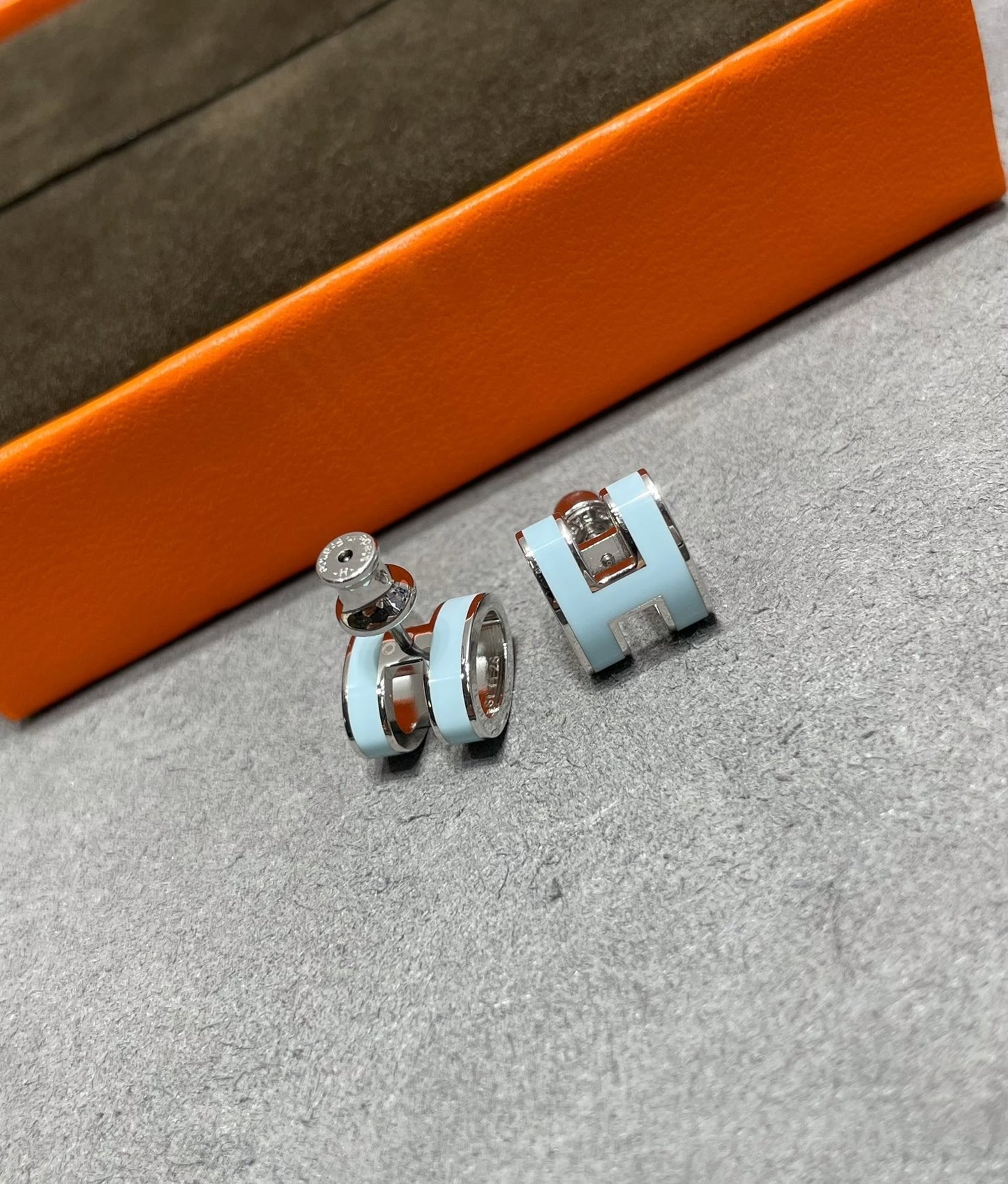 [Aetheris]POP H SKY BLUE STUD EARRINGS
