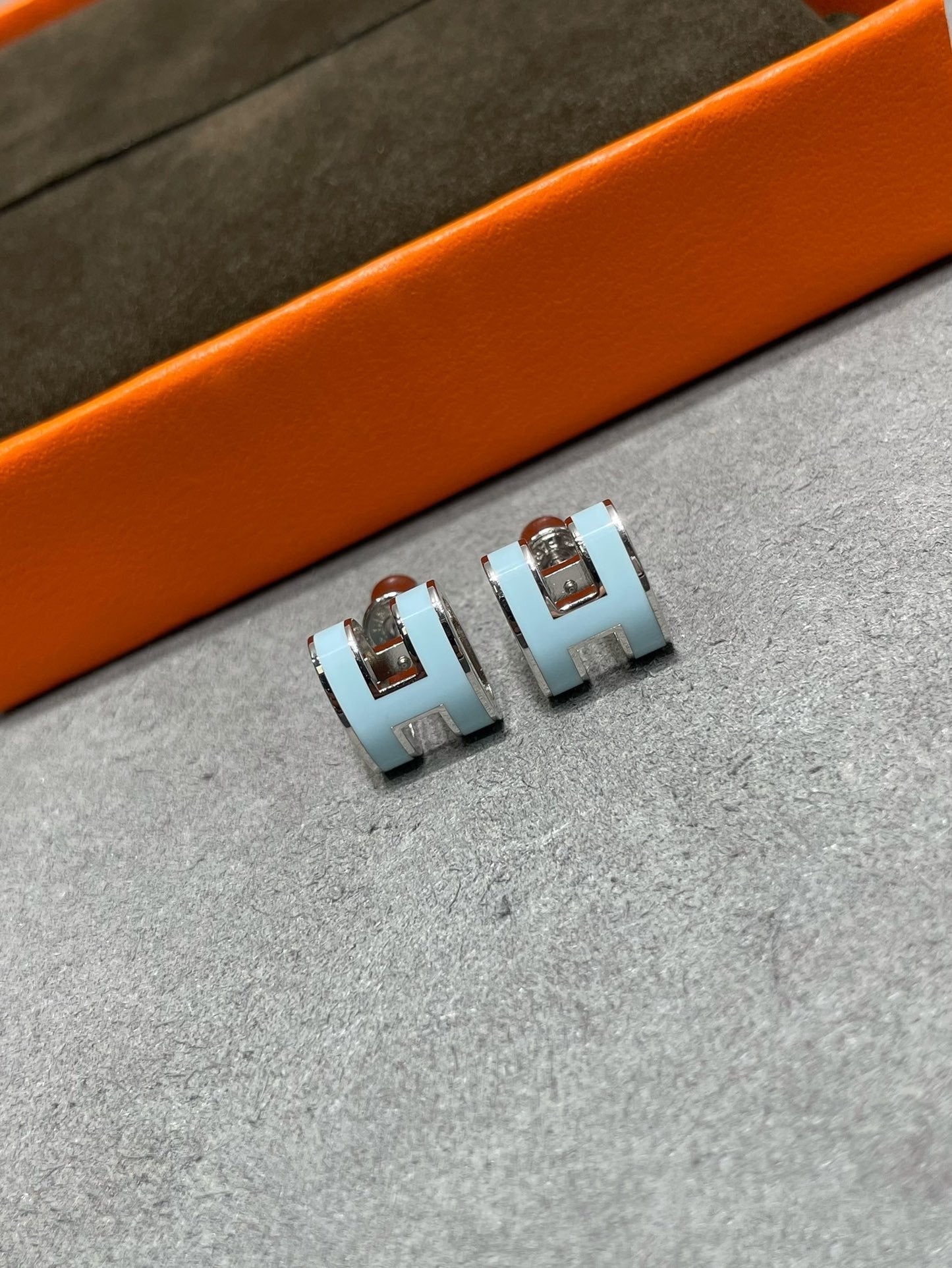 [Aetheris]POP H SKY BLUE STUD EARRINGS
