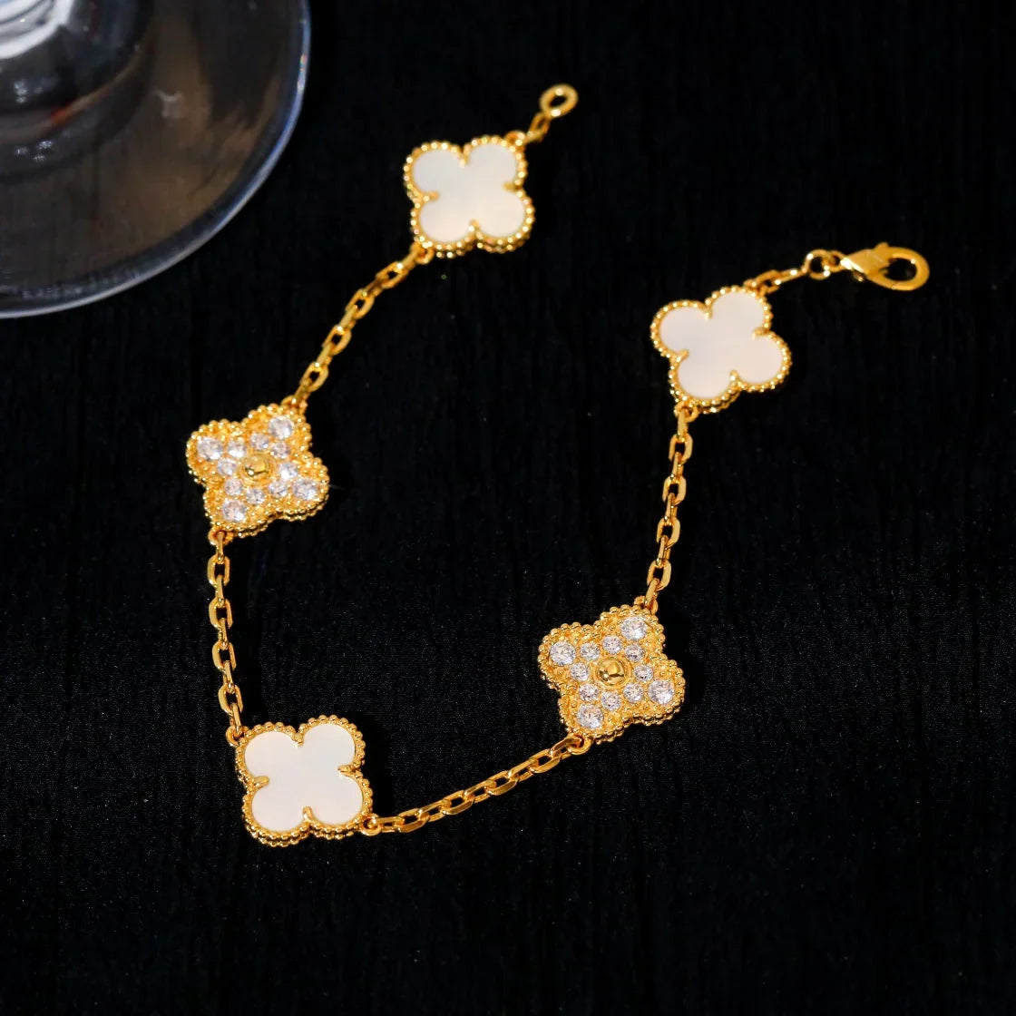 [Aetheris]LUCKY CLOVER 5-MOTIF BRACELET - WHITE MOTHER-OF-PEARL COLLECTION
