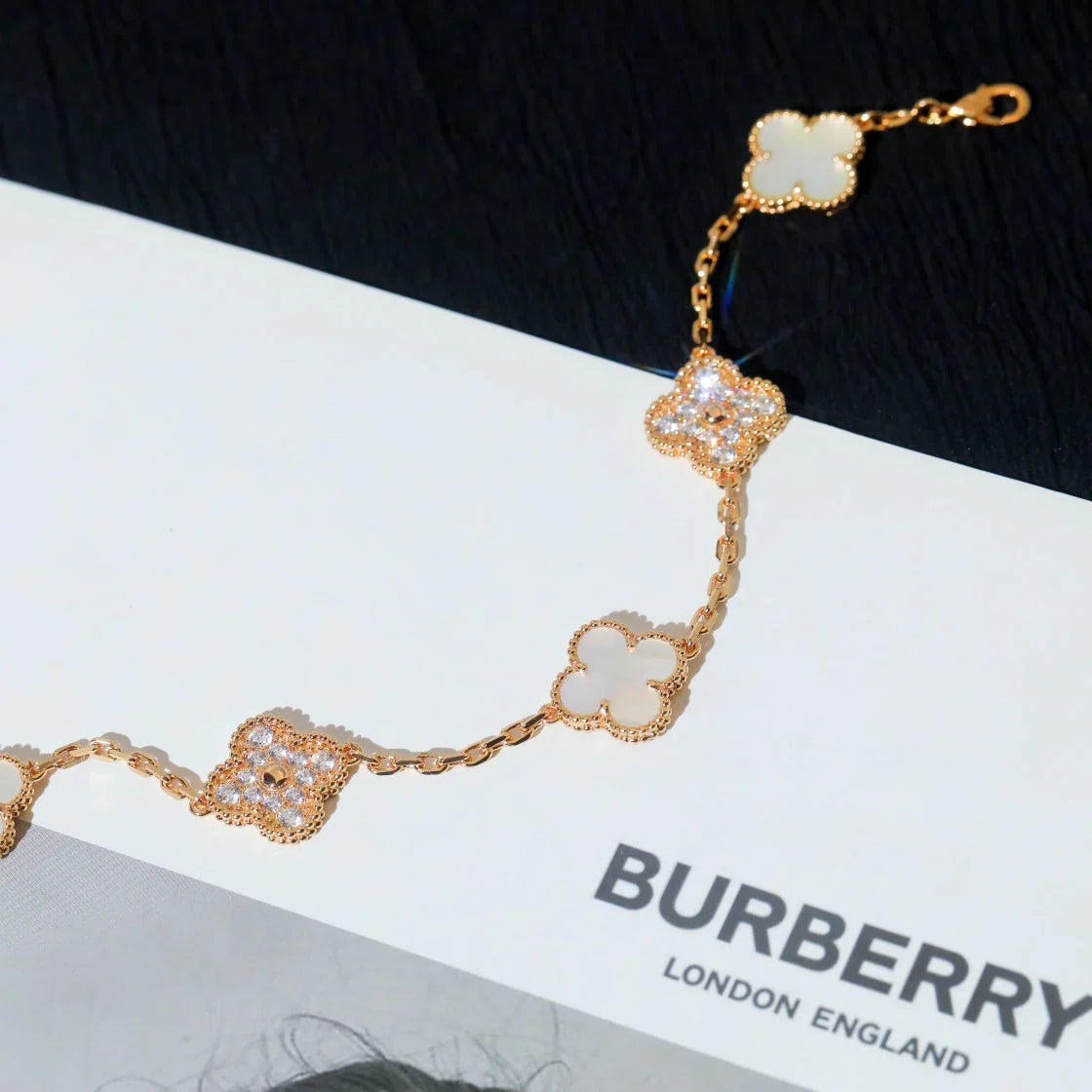 [Aetheris]LUCKY CLOVER 5-MOTIF BRACELET - WHITE MOTHER-OF-PEARL COLLECTION