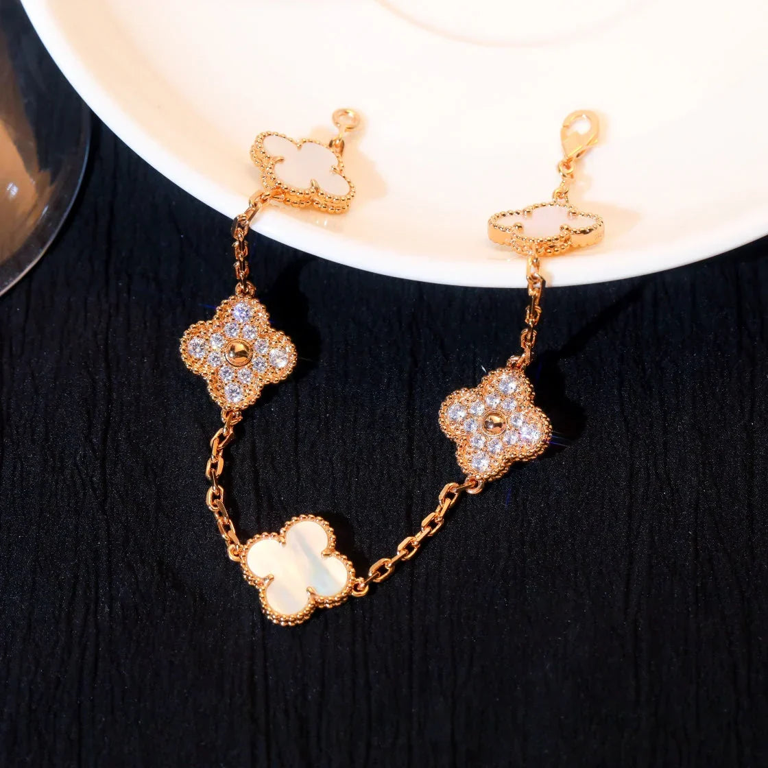 [Aetheris]LUCKY CLOVER 5-MOTIF BRACELET - WHITE MOTHER-OF-PEARL COLLECTION