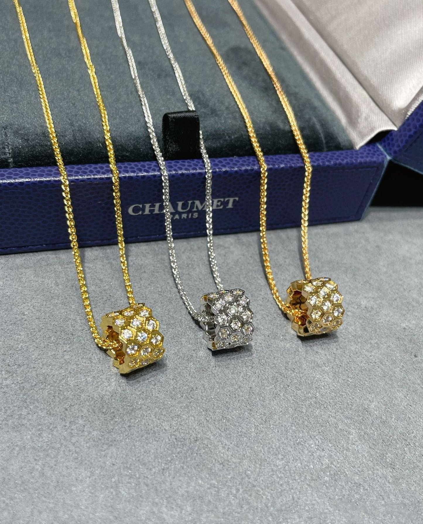 [Aetheris]BEE LOVE DIAMOND PAVED 3 ROW NECKLACE