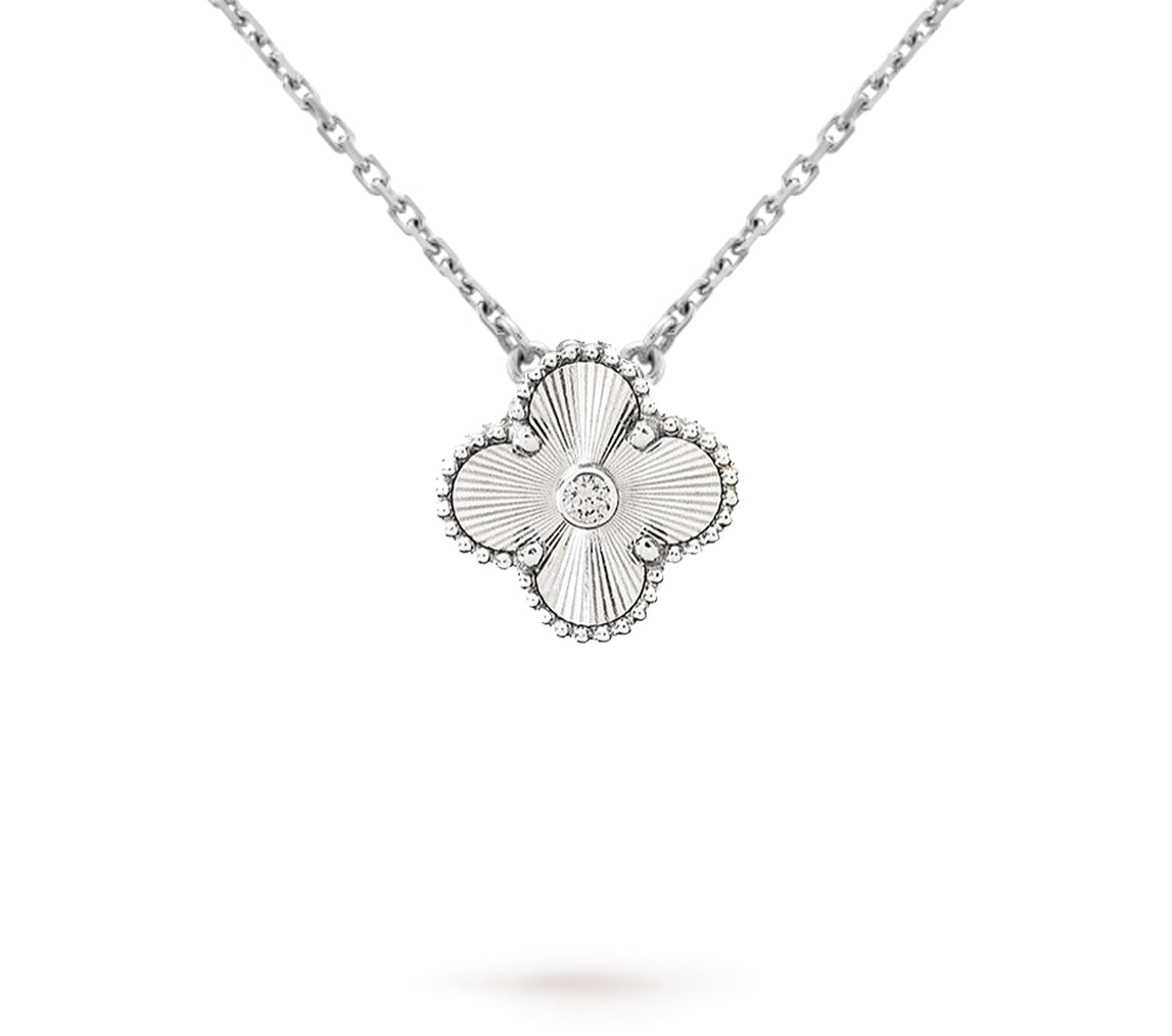 ```json
{
  "product_name": "[Aetheris] LIMITIERTE EDITION WEIHNACHTSKLEE-BLUMENKETTE – Jährlicher Sammleranhänger 15 MM"
}
```