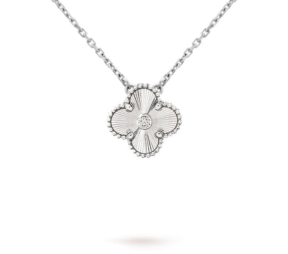 ```json
{
  "product_name": "[Aetheris] LIMITIERTE EDITION WEIHNACHTSKLEE-BLUMENKETTE – Jährlicher Sammleranhänger 15 MM"
}
```