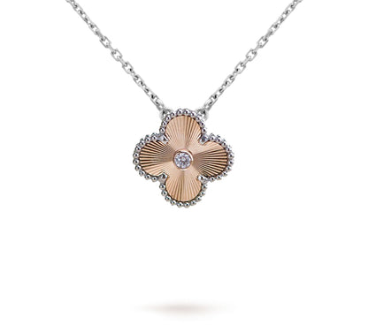 ```json
{
  "product_name": "[Aetheris] LIMITIERTE EDITION WEIHNACHTSKLEE-BLUMENKETTE – Jährlicher Sammleranhänger 15 MM"
}
```