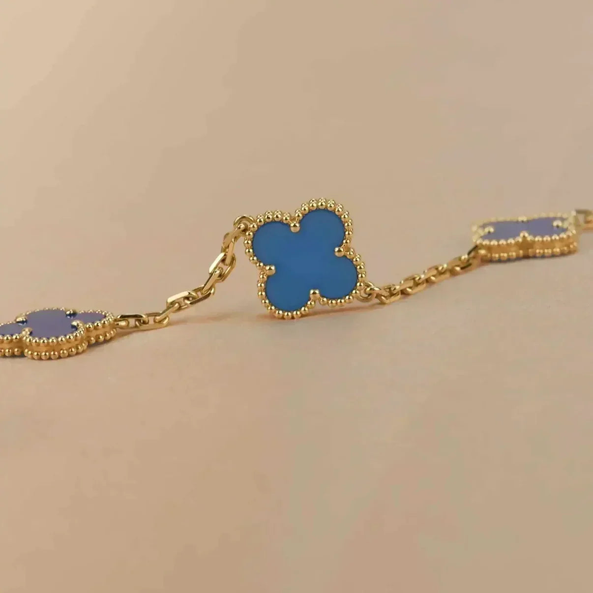[Aetheris]GLÜCKKLEE-ARMBAND MIT 5 MOTIVEN – BLAUE-ACHAT-KOLLEKTION