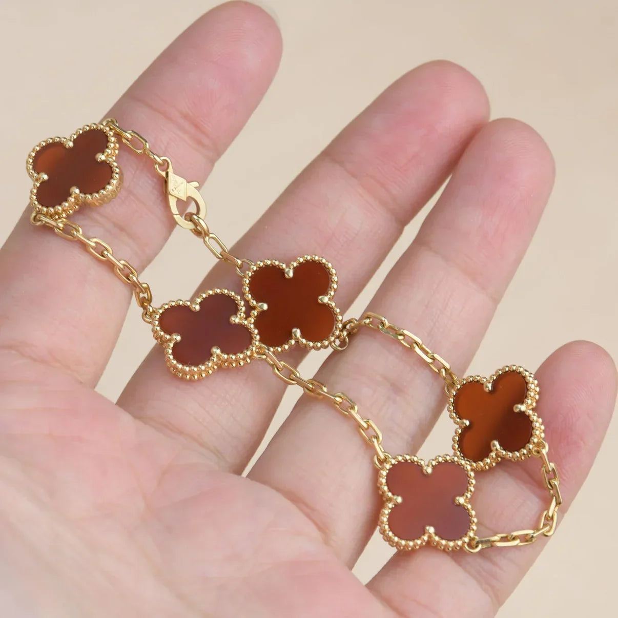 [Aetheris]LUCKY CLOVER 5-MOTIF ARMBAND – KOLLEKTION ROTER KARNEOL