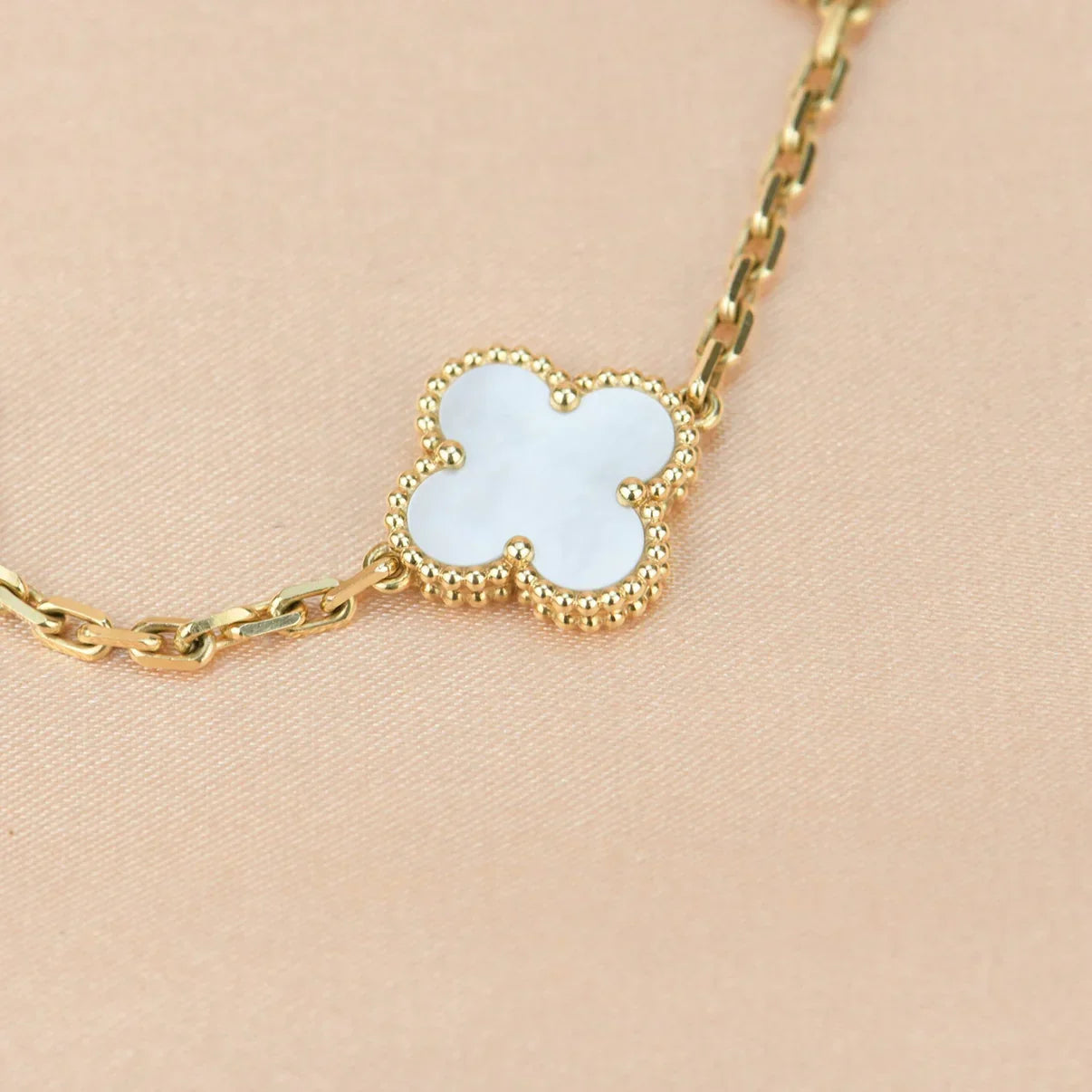 [Aetheris]LUCKY CLOVER 5-MOTIF BRACELET - WHITE MOTHER-OF-PEARL COLLECTION