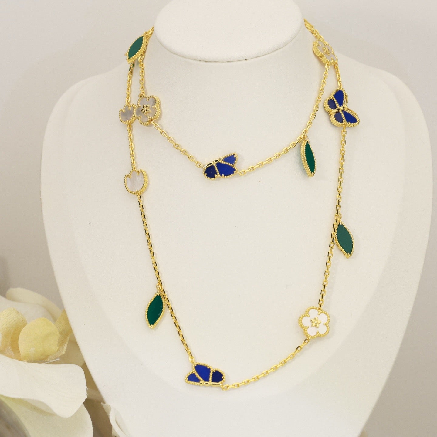 [Aetheris]GLÜCKLICHE FRÜHLINGS-SCHMETTERLINGS- & BLUMEN-STATEMENT-HALSKETTE – 15-MOTIV-BLUMEN-DESIGN