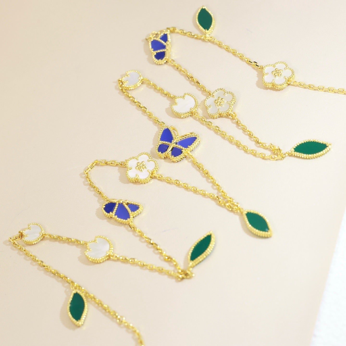 [Aetheris]GLÜCKLICHE FRÜHLINGS-SCHMETTERLINGS- & BLUMEN-STATEMENT-HALSKETTE – 15-MOTIV-BLUMEN-DESIGN