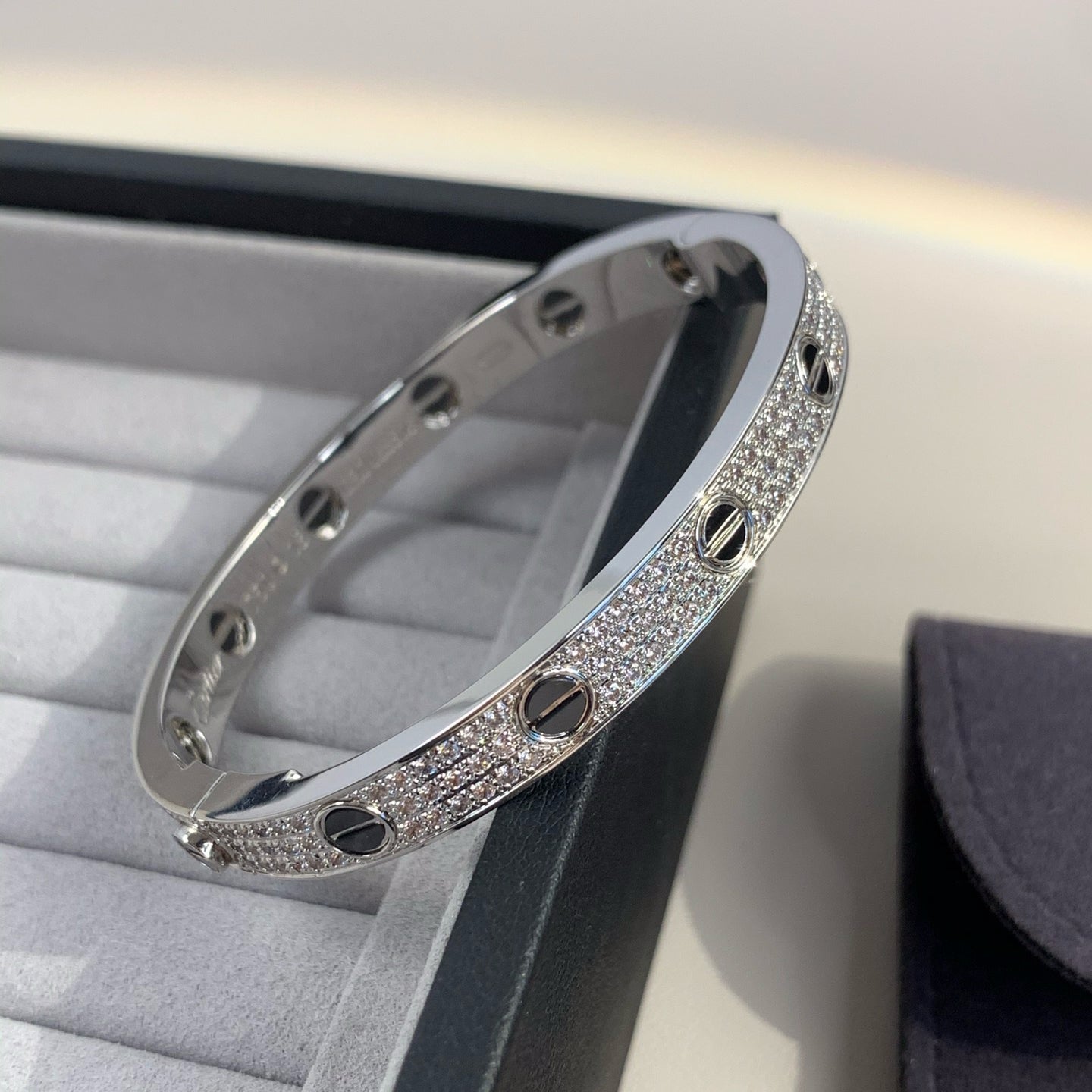 [Aetheris]CLASSIC 6.1MM LOVE BANGLE - DIAMOND PAVÉ & BLACK CERAMIC