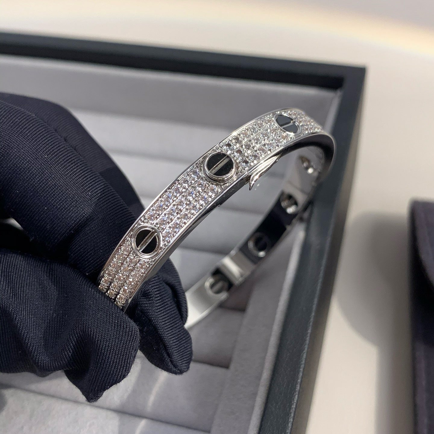 [Aetheris]CLASSIC 6.1MM LOVE BANGLE - DIAMOND PAVÉ & BLACK CERAMIC