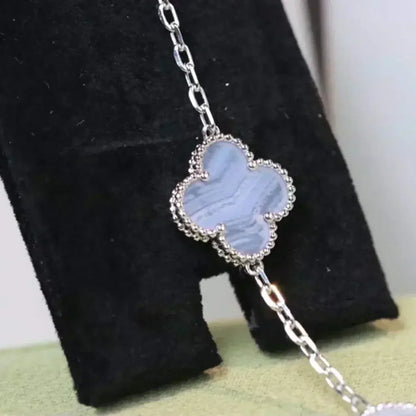 [Aetheris] LUCKY CLOVER 5-MOTIV-ARMREIF - PURPUR CHALCEDON KOLLEKTION