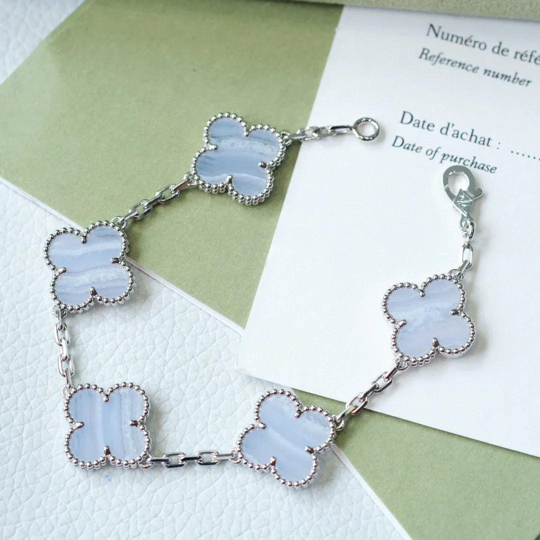 [Aetheris] LUCKY CLOVER 5-MOTIV-ARMREIF - PURPUR CHALCEDON KOLLEKTION
