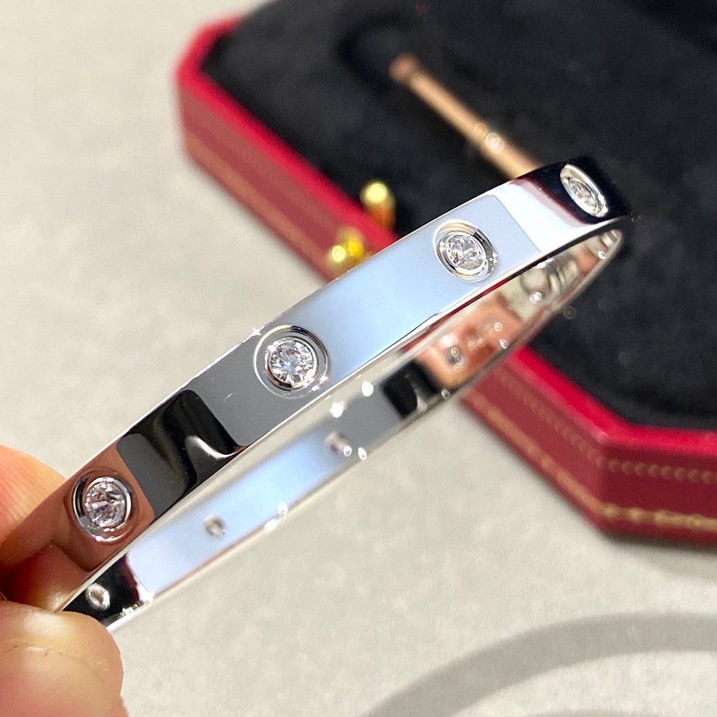 [Aetheris]KLASSISCHER 6,1MM LIEBESARMREIF – 10 DIAMANTEN