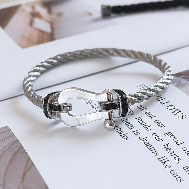 [Aetheris]FORCE GROSSES HUFEISEN-ARMBAND MIT SCHWARZER DIAMANTENVERZIERUNG - WEISSGOLD