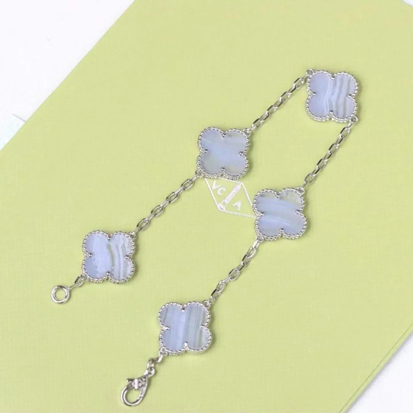 [Aetheris] LUCKY CLOVER 5-MOTIV-ARMREIF - PURPUR CHALCEDON KOLLEKTION