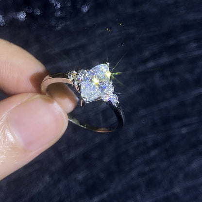 [Aetheris]ELEGANTER MOISSANITRING IM MARQUISESCHLIFF MIT SEITLICHEM AKZENT