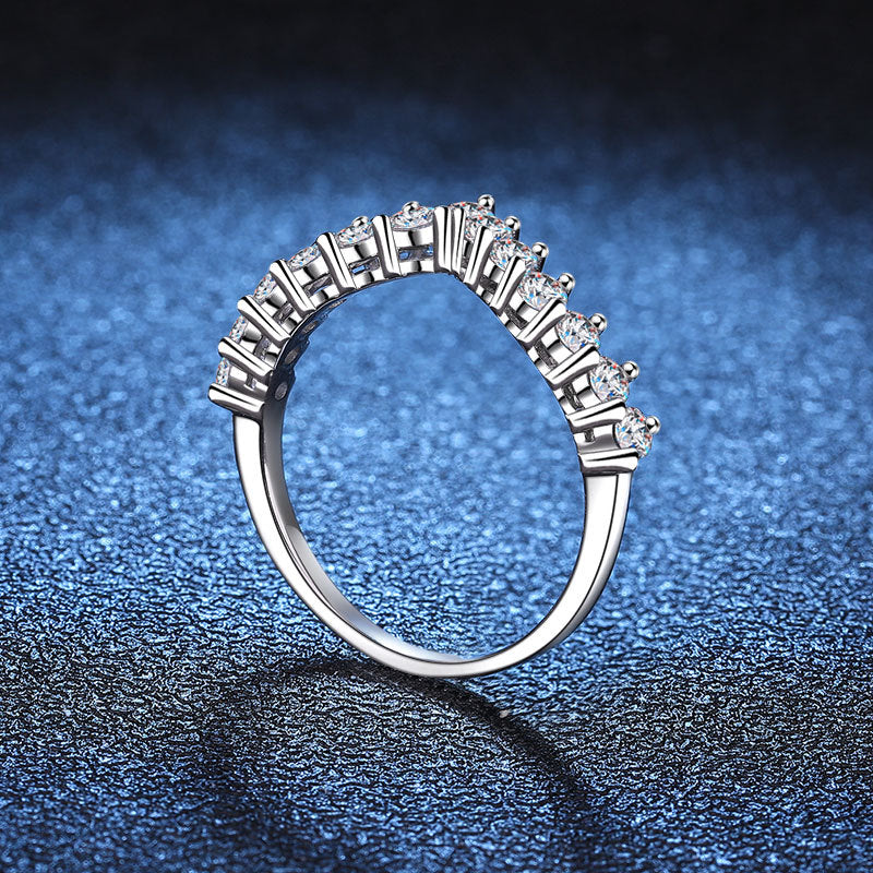 [Aetheris]ELEGANTER V-FÖRMIGER CHEVRON-MOISSANIT-RING