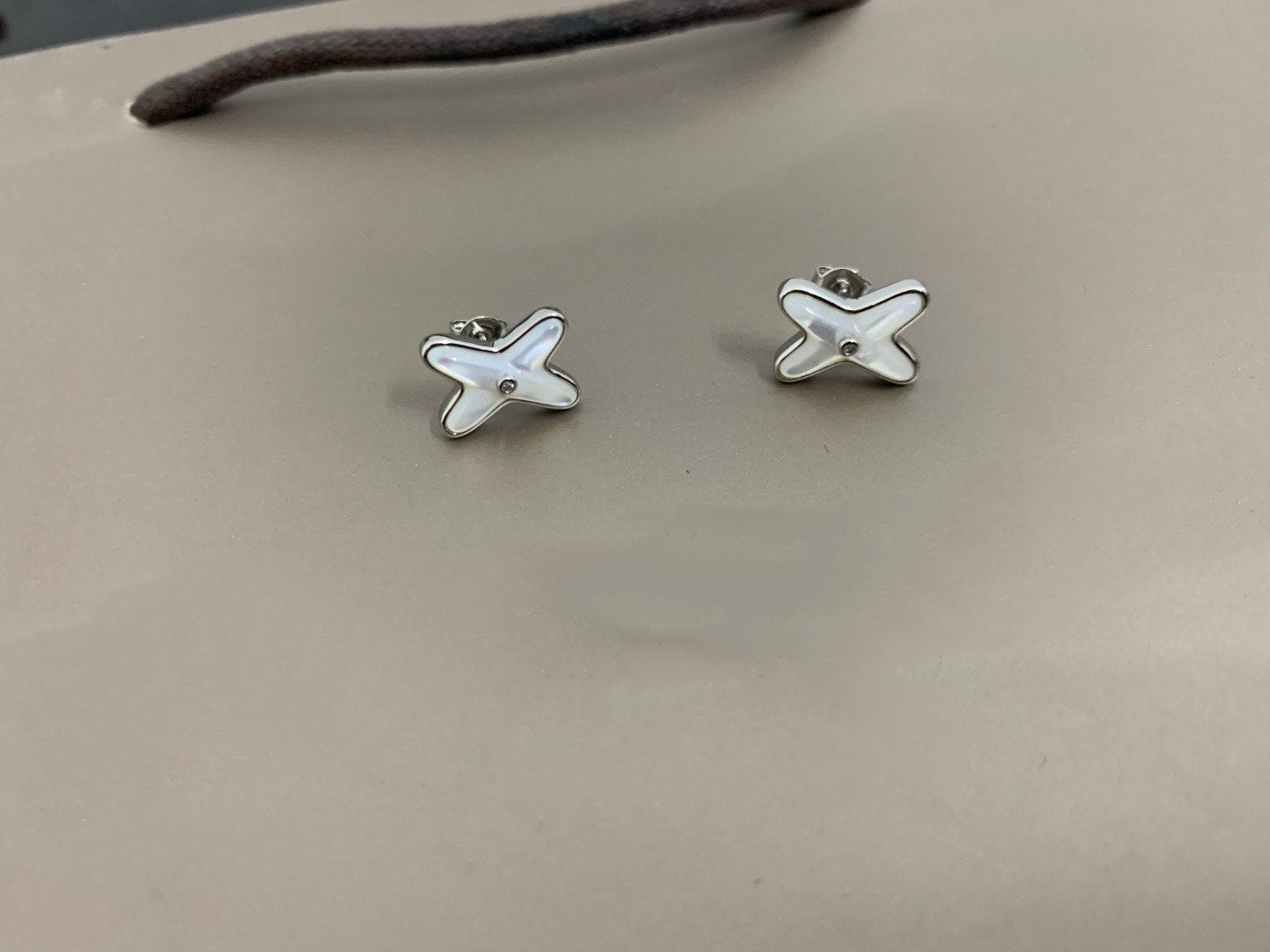 [Aetheris]JEUX DE WHITE MOP SILVER DIAMOND EARRINGS