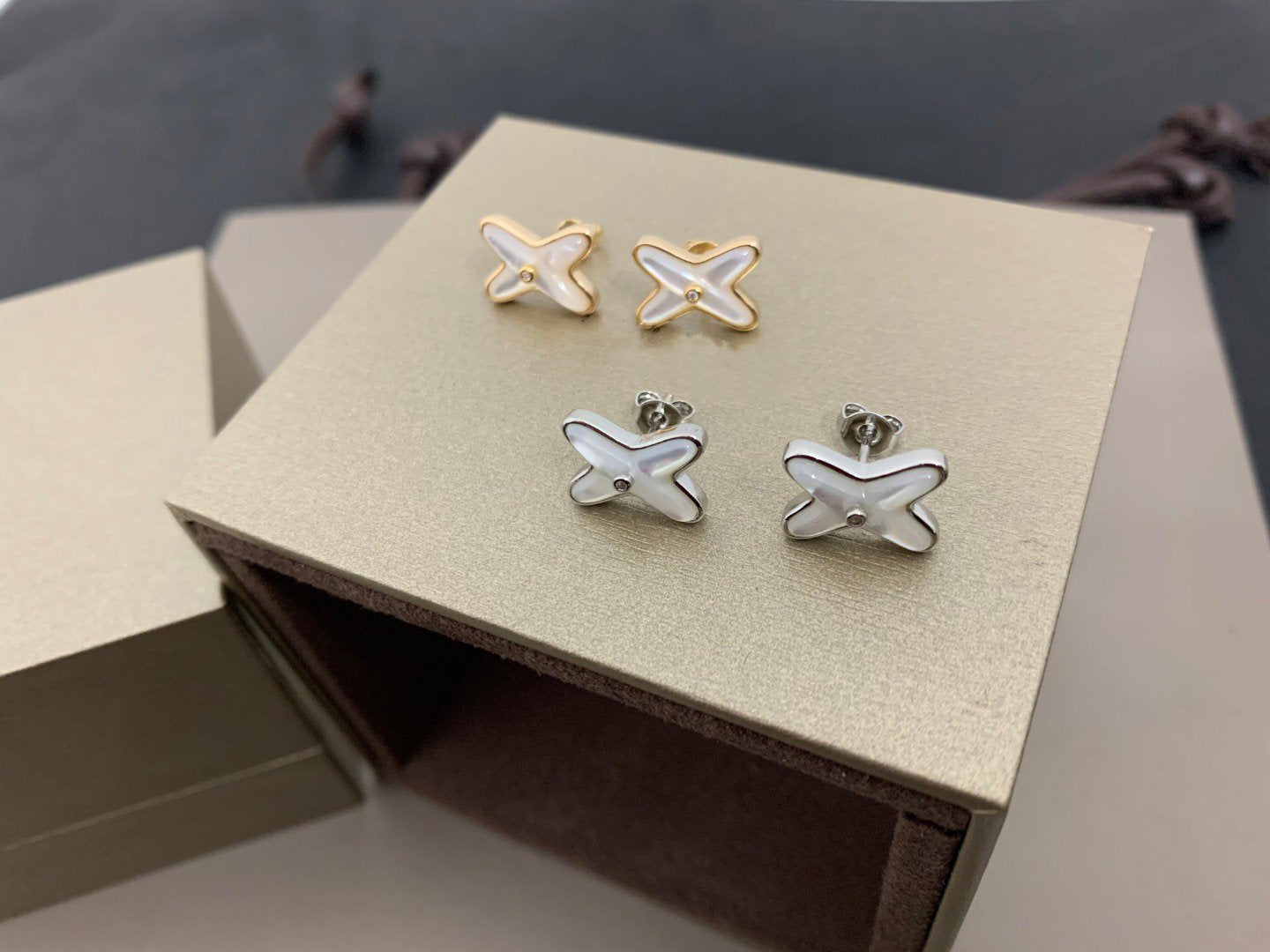 [Aetheris]JEUX DE WHITE MOP SILVER DIAMOND EARRINGS