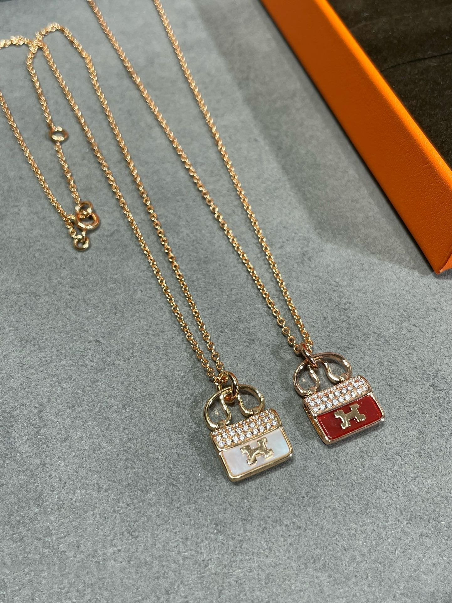 [Aetheris]H CIRCE MOISSANITE PENDANT NECKLACE GOLD