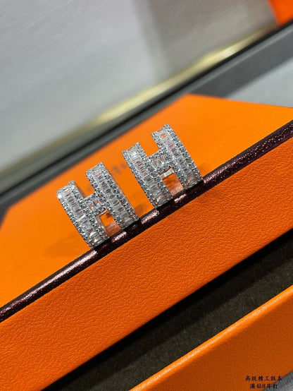 [Aetheris]H STUD EARRINGS WITH SILVER DIAMONDS