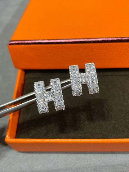 [Aetheris]H STUD EARRINGS WITH SILVER DIAMONDS