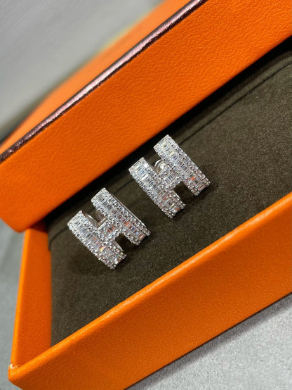 [Aetheris]H STUD EARRINGS WITH SILVER DIAMONDS