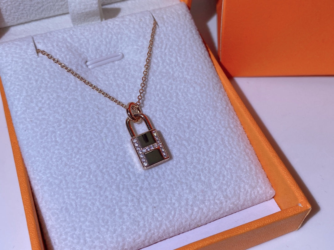 [Aetheris]HM ADVANCED NICHE LOCK HEAD NECKLACE DIAMONDS