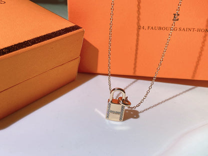 [Aetheris]HM ADVANCED NICHE LOCK HEAD NECKLACE DIAMONDS