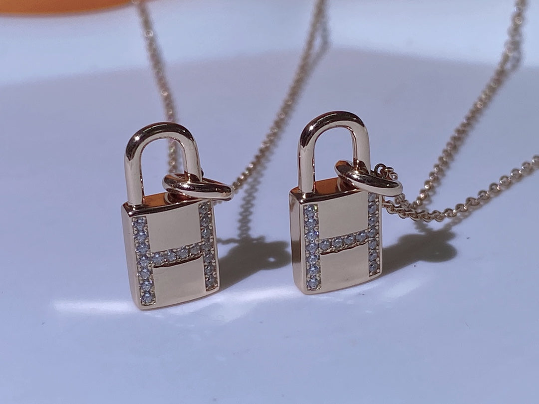 [Aetheris]HM ADVANCED NICHE LOCK HEAD NECKLACE DIAMONDS