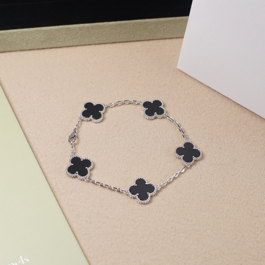[Aetheris]LUCKY CLOVER 5-MOTIV-ARMBAND – BLACK ONYX KOLLEKTION