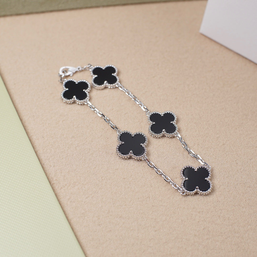 [Aetheris]LUCKY CLOVER 5-MOTIV-ARMBAND – BLACK ONYX KOLLEKTION