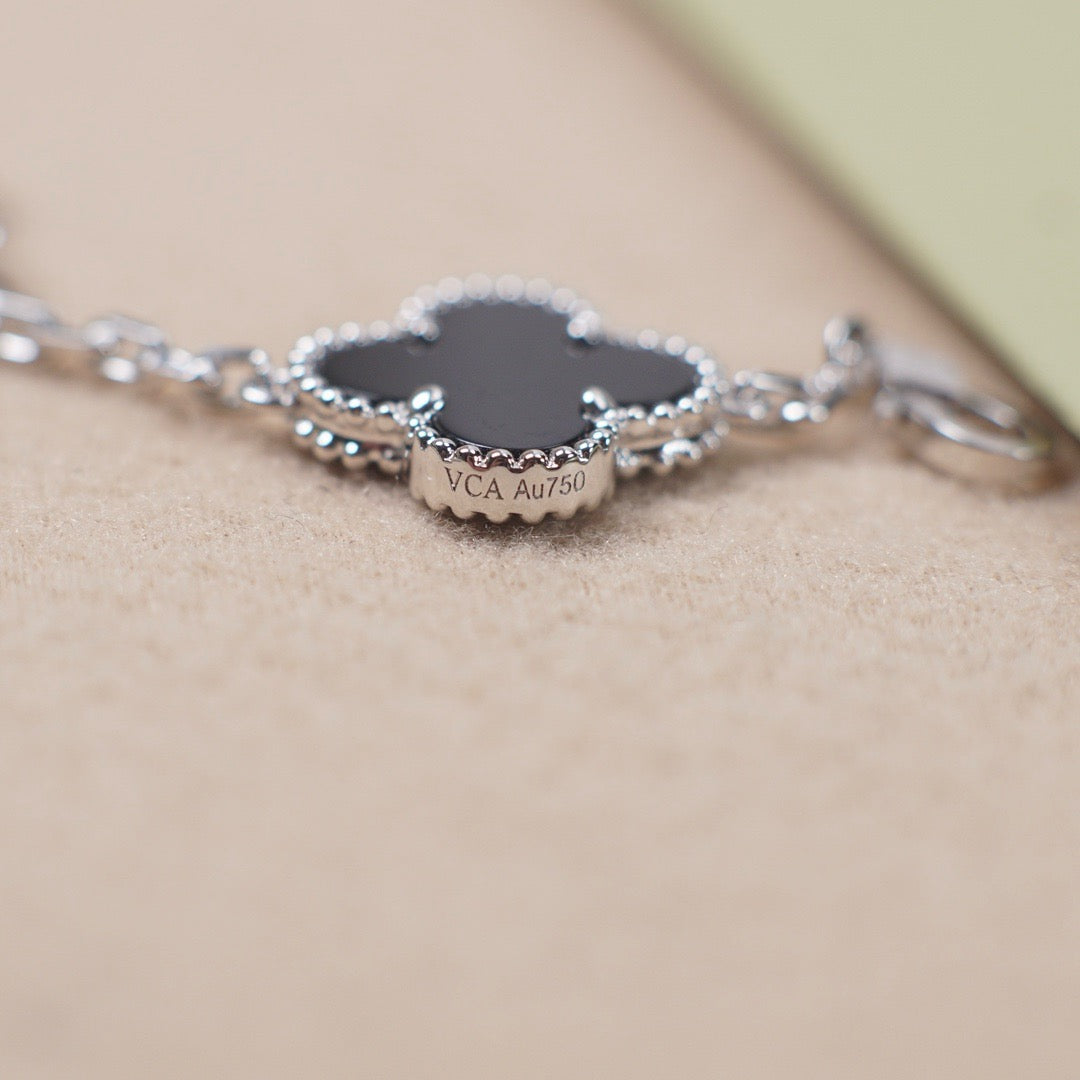 [Aetheris]LUCKY CLOVER 5-MOTIV-ARMBAND – BLACK ONYX KOLLEKTION