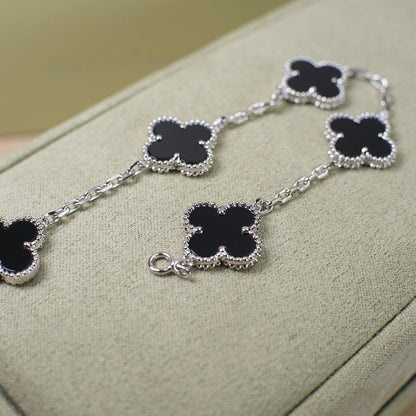 [Aetheris]LUCKY CLOVER 5-MOTIV-ARMBAND – BLACK ONYX KOLLEKTION