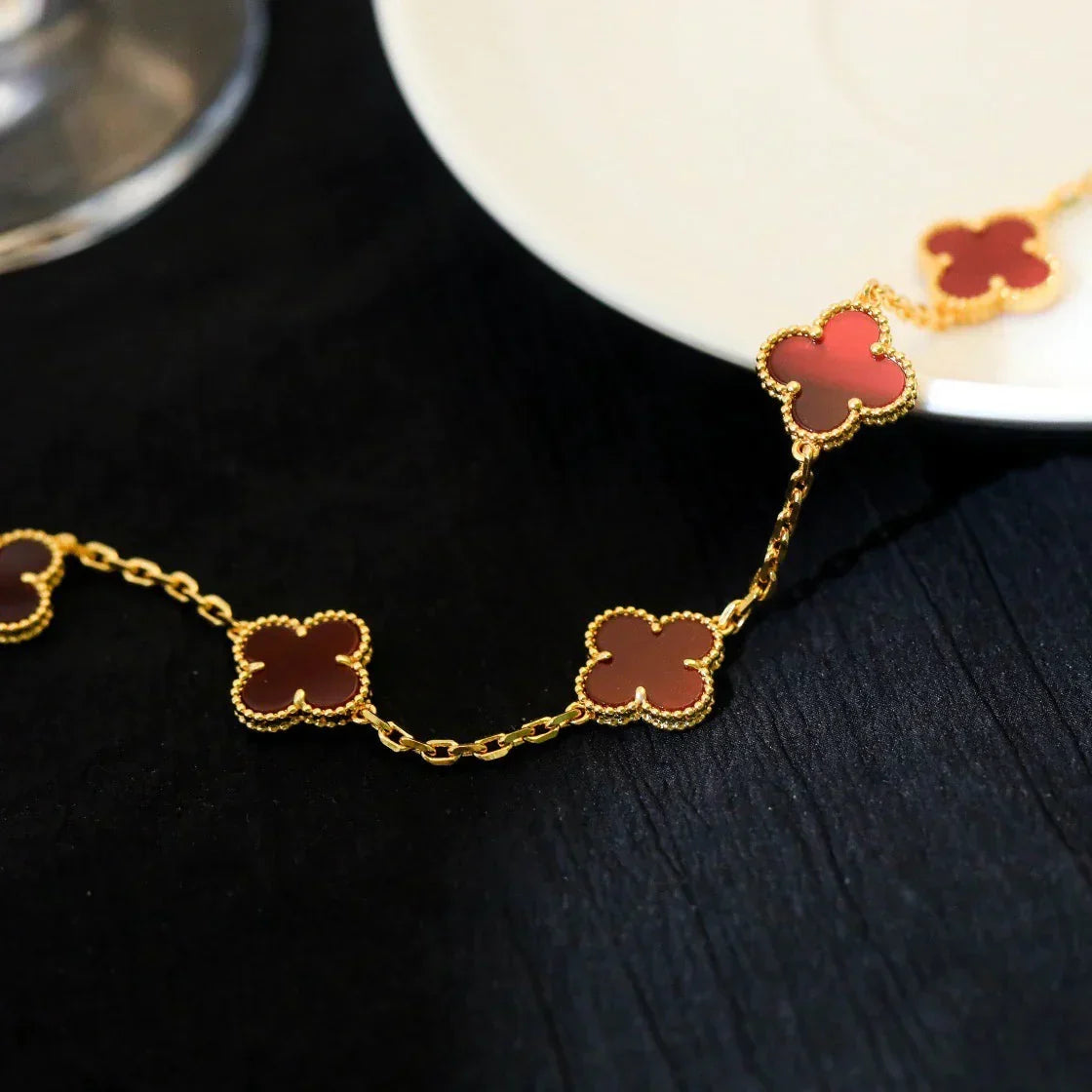 [Aetheris]LUCKY CLOVER 5-MOTIF ARMBAND – KOLLEKTION ROTER KARNEOL